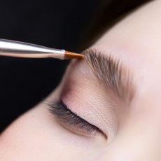 Teinture des cils et des sourcils
